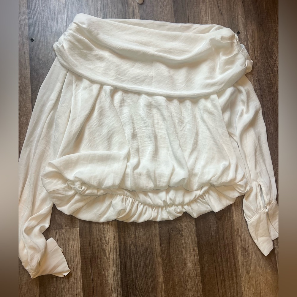 Free People women’s Large Elegant White silky soft Women's long sleeved Top - Picture 5 of 5